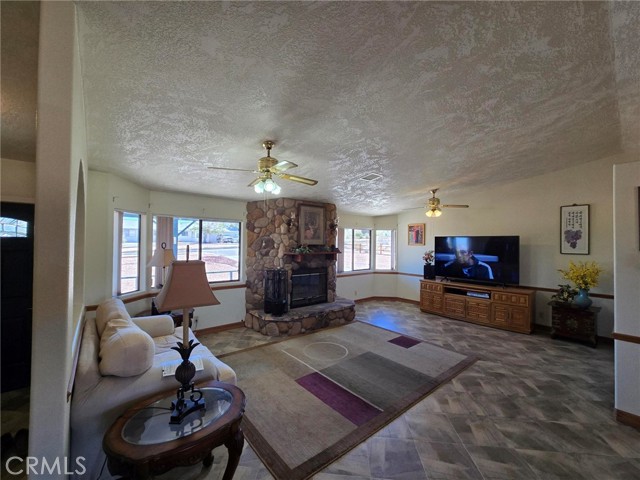 7050 Ivanpah Avenue, 29 Palms CA: https://media.crmls.org/medias/ce19d52b-c099-4c73-bef8-fffc9a629303.jpg