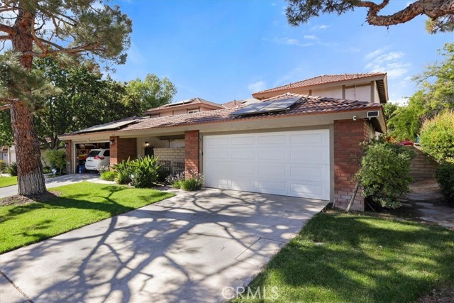 Detail Gallery Image 2 of 70 For 15717 Rosehaven Ln, Canyon Country,  CA 91387 - 3 Beds | 2/1 Baths