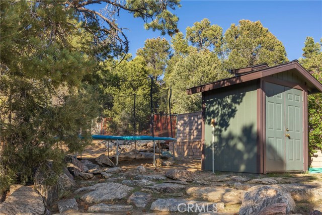Detail Gallery Image 11 of 41 For 1841 Golden Rod Ave, Big Bear City,  CA 92314 - 4 Beds | 2/1 Baths