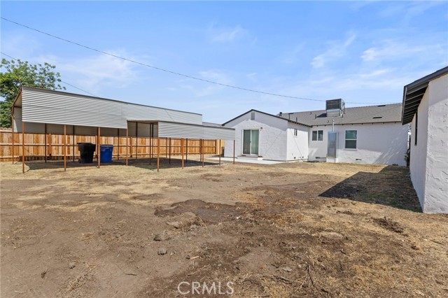 211 E Grangeville Boulevard, Hanford CA: https://media.crmls.org/medias/ce1c1cfd-9df0-43de-806a-067e604805f1.jpg