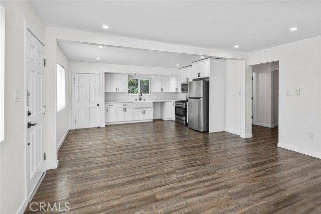 Detail Gallery Image 2 of 37 For 9045 Algeroma St, Bellflower,  CA 90706 - – Beds | – Baths