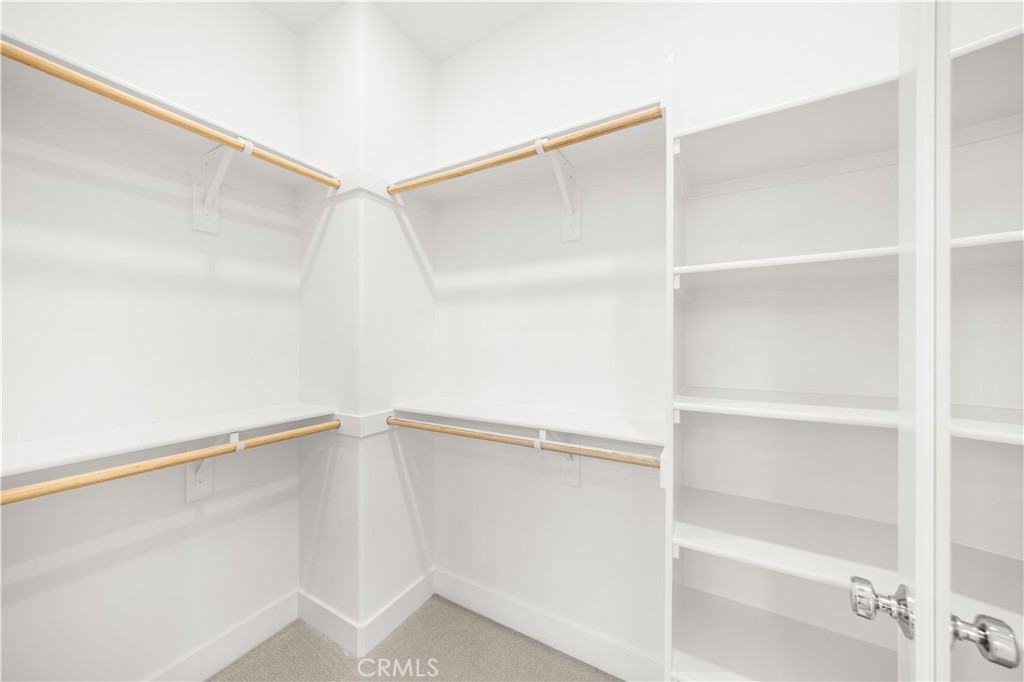 https://media.crmls.org/medias/ce1cc9c5-4965-44f5-bc7c-24d54ff0a01f.jpg?preset=X-Large