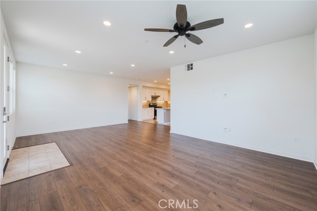 1100 Epic, Irvine CA: https://media.crmls.org/medias/ce1d66ba-faeb-4826-9af3-38e8824ddf34.jpg