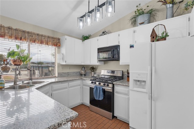 11359 Courtside, Victorville CA: https://media.crmls.org/medias/ce1e075a-9ea0-4ca1-ada6-4b8fc86da290.jpg