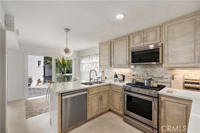 Detail Gallery Image 14 of 46 For 23 Canyon Crest, Corona Del Mar,  CA 92625 - 3 Beds | 2/1 Baths