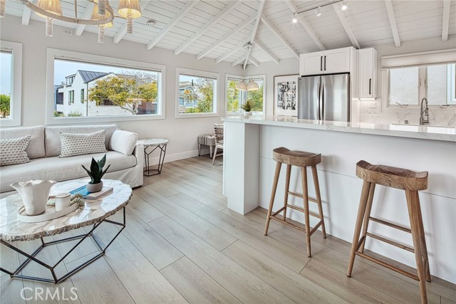 Detail Gallery Image 17 of 40 For 410 Acacia, Corona Del Mar,  CA 92625 - 2 Beds | 2 Baths