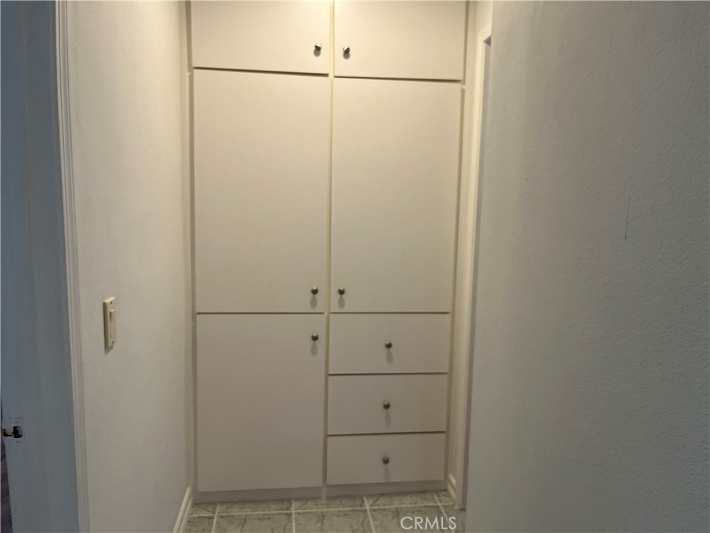 https://media.crmls.org/medias/ce1e895e-dfcc-488d-91e9-a73026a2e44b.jpg?preset=X-Large