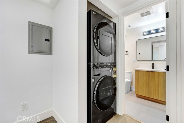 4036 Rosemont Avenue, Montrose CA: https://media.crmls.org/medias/ce1ea8aa-c157-428c-95d2-a2ba05187bdb.jpg