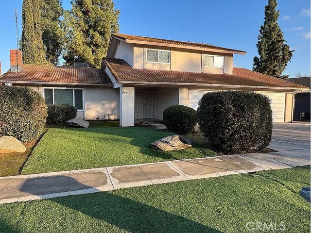 Detail Gallery Image 2 of 22 For 1859 S Karen Ave, Fresno,  CA 93727 - 4 Beds | 2/1 Baths