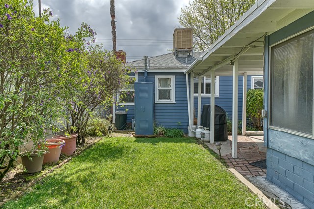 3611 Fourth Avenue, Glendale CA: https://media.crmls.org/medias/ce1f352a-d752-4cfc-ab36-7af44a623dff.jpg