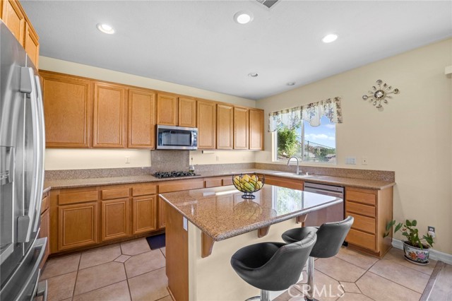 Detail Gallery Image 13 of 57 For 31920 Cedarhill, Lake Elsinore,  CA 92532 - 5 Beds | 3/1 Baths