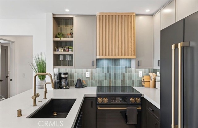 Detail Gallery Image 3 of 26 For 218 E Surfside, Port Hueneme,  CA 93041 - 3 Beds | 2 Baths