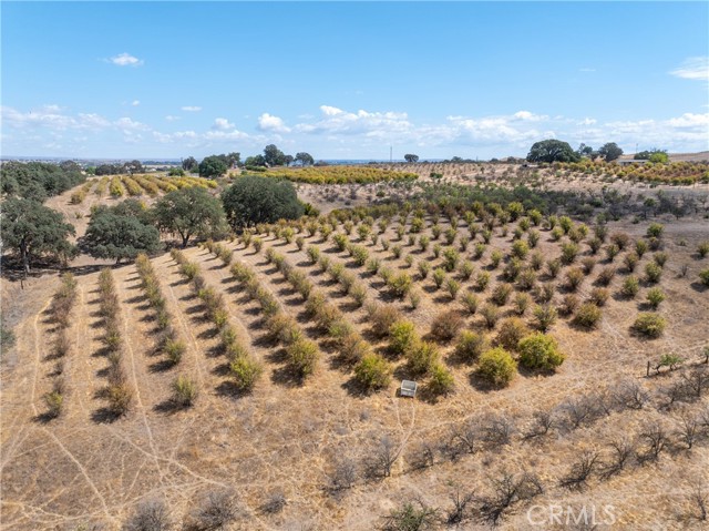 27 Wellsona Road, Paso Robles CA: https://media.crmls.org/medias/ce1fe509-573a-4d3c-8c3c-6227346b4a79.jpg
