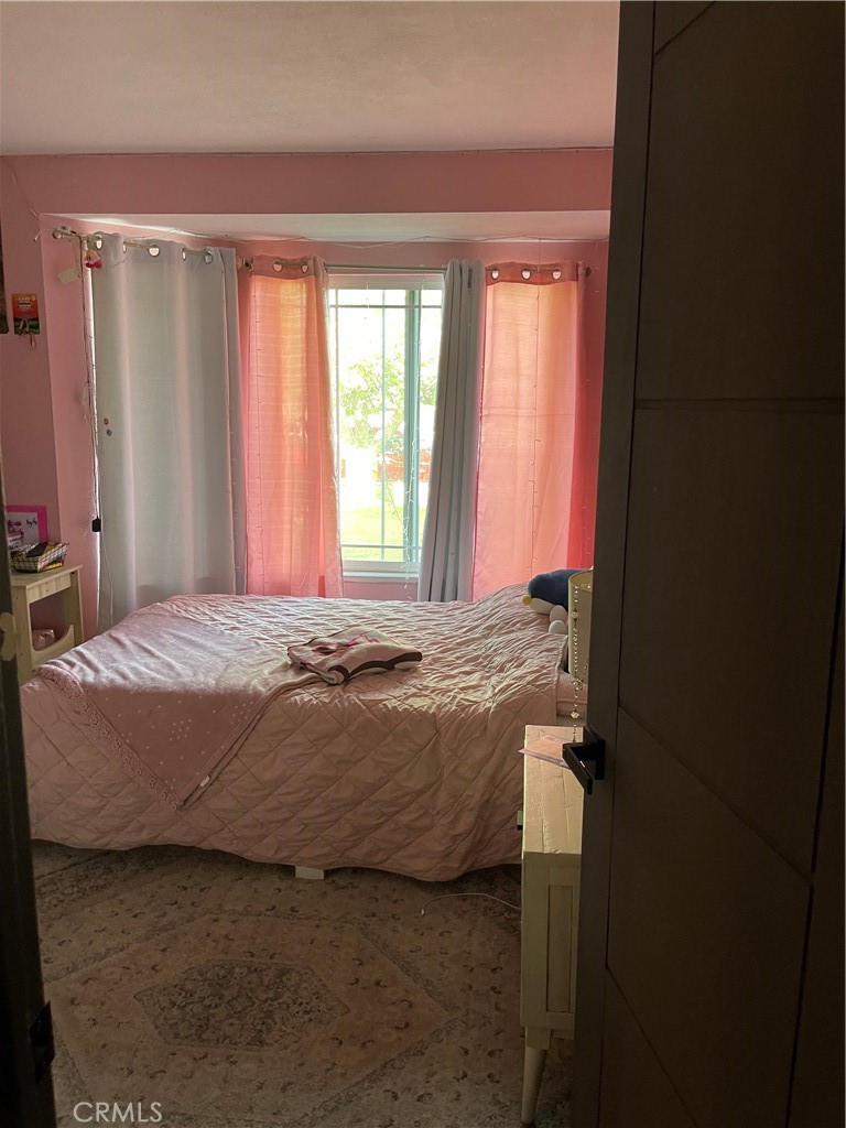 https://media.crmls.org/medias/ce202ac3-88b0-4d7b-bde3-37a027ef4615.jpg?preset=X-Large