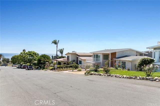 5 Clipper Road, Rancho Palos Verdes CA: https://media.crmls.org/medias/ce206eb0-c0bf-412d-a345-ba97e7b0a1e0.jpg