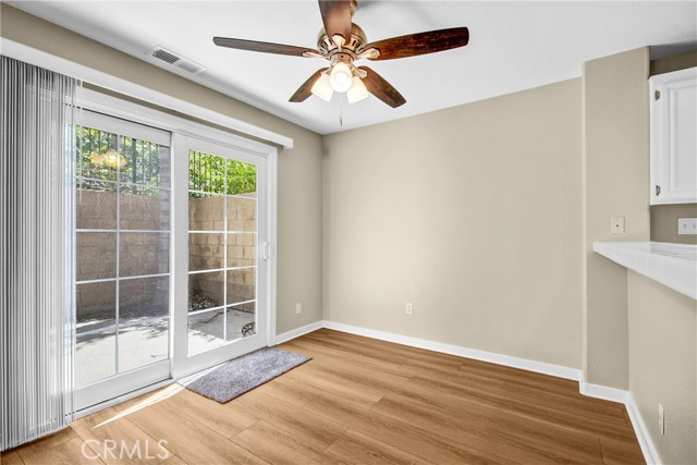 Detail Gallery Image 8 of 26 For 566 Hooper, Simi Valley,  CA 93065 - 3 Beds | 2/1 Baths