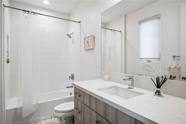 Detail Gallery Image 14 of 41 For 51 Hartman, Irvine,  CA 92618 - 5 Beds | 5/2 Baths