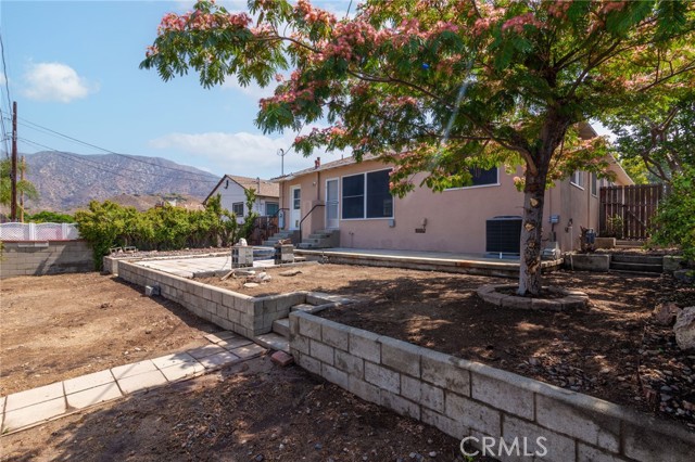 10935 Nassau Avenue, Sunland CA: https://media.crmls.org/medias/ce22b429-e0dd-474a-8927-8e75f419e379.jpg