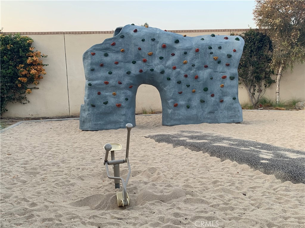 https://media.crmls.org/medias/ce22cf2c-f64d-4046-8ba7-3dab6ff5b1b3.jpg?preset=X-Large