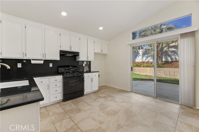 2440 Marigold Way, Corona CA: https://media.crmls.org/medias/ce2385cf-d9d2-48ca-8061-5609cb991acb.jpg