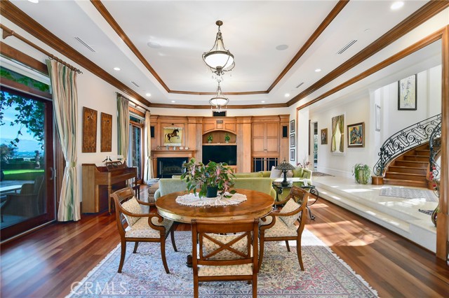 Detail Gallery Image 15 of 73 For 18933 La Montana Pl, Tarzana,  CA 91356 - 7 Beds | 6/1 Baths