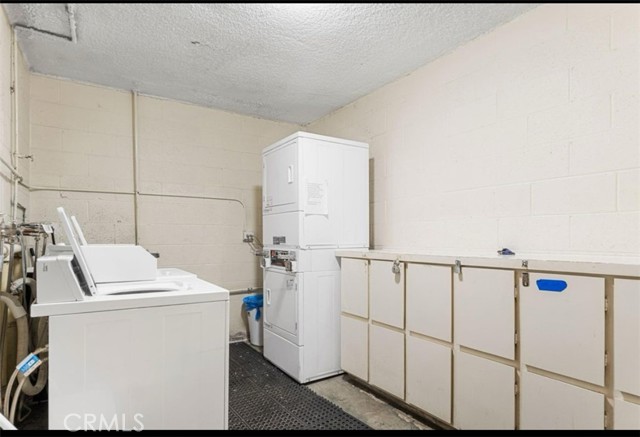 1127 10th Street, Santa Monica CA: https://media.crmls.org/medias/ce25b1eb-1b88-488f-9d7a-8af6585c918a.jpg