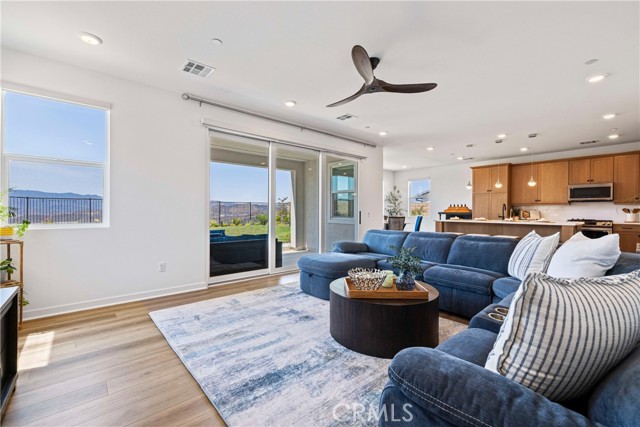 28528 Wildflower Terrace, Castaic CA: https://media.crmls.org/medias/ce25fbc2-a74a-435a-afe9-35866842f1c8.jpg