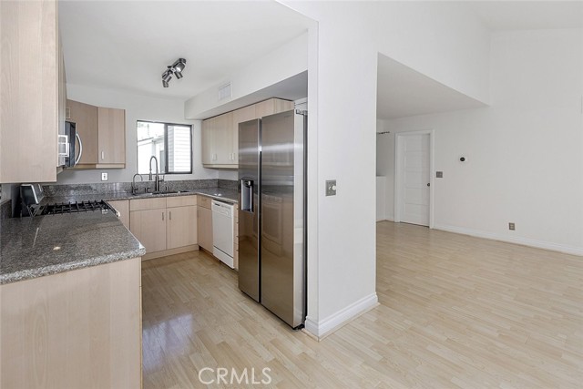 Detail Gallery Image 7 of 40 For 10504 Sunland Bld #5,  Sunland,  CA 91040 - 2 Beds | 1/1 Baths