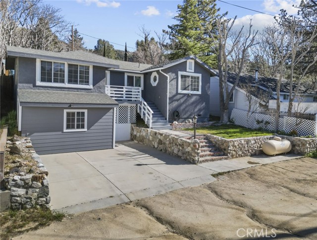 Detail Gallery Image 3 of 34 For 17717 Sierra Trl, Lake Hughes,  CA 93532 - 3 Beds | 2 Baths