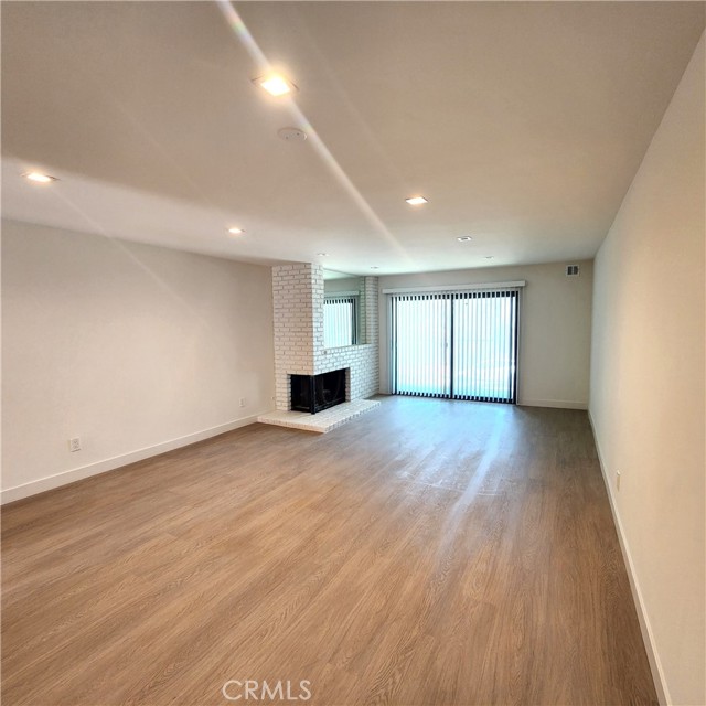 Detail Gallery Image 9 of 22 For 900 Cedar St #107,  El Segundo,  CA 90245 - 2 Beds | 2 Baths