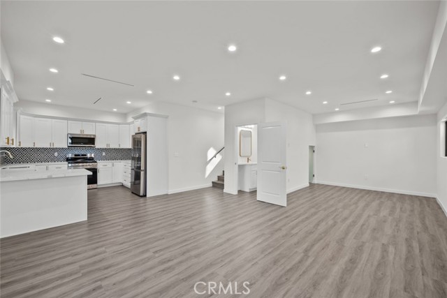 6245 N McLaren, Woodland Hills CA: https://media.crmls.org/medias/ce281fb1-5b9e-4377-943f-8c2087dcd801.jpg