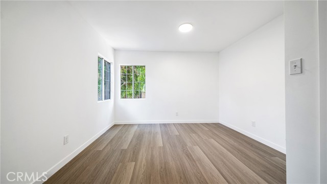 Detail Gallery Image 11 of 14 For 15948 Wyandotte St, Lake Balboa,  CA 91406 - 3 Beds | 2 Baths