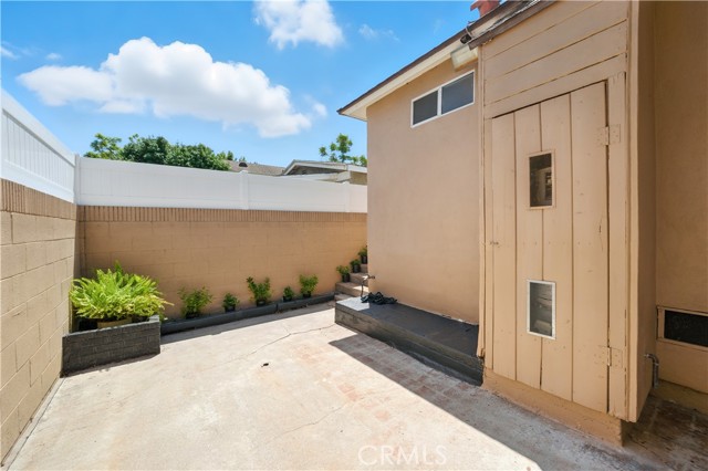 4116 E 14th Street, Long Beach CA: https://media.crmls.org/medias/ce29a13c-508f-4f5d-9ba2-d48125afd26d.jpg