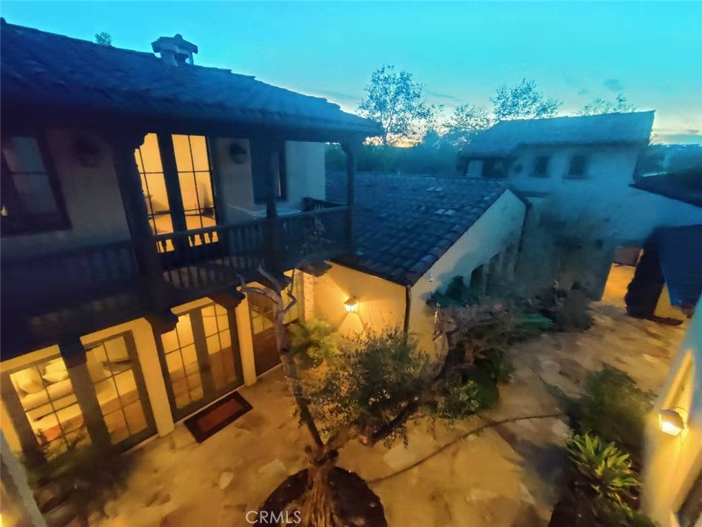 https://media.crmls.org/medias/ce2a722c-118a-4c67-a414-9d61c2319bf1.jpg?preset=X-Large