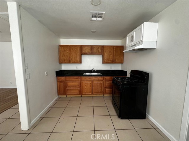 724 E Wisconsin Street, Blythe CA: https://media.crmls.org/medias/ce2a77cf-ddea-4adf-b04c-9e3ee93dba54.jpg