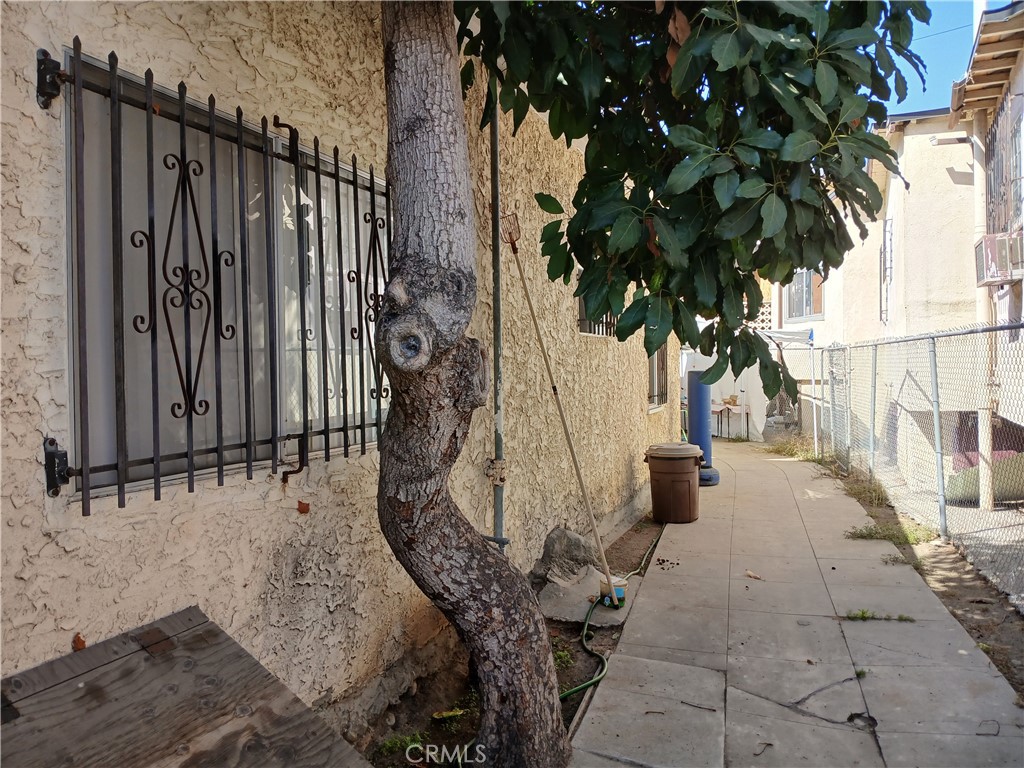 https://media.crmls.org/medias/ce2b6e2b-a15d-45fb-9250-629a3cef7407.jpg?preset=X-Large