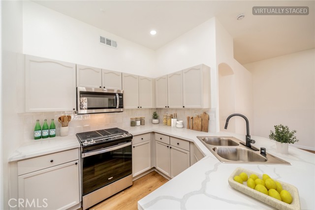 Detail Gallery Image 15 of 32 For 5572 Horseshoe, Fontana,  CA 92336 - 4 Beds | 2 Baths