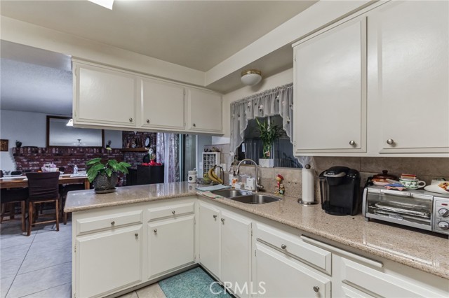 Detail Gallery Image 8 of 21 For 17036 Pine Ave, Fontana,  CA 92335 - 3 Beds | 2 Baths