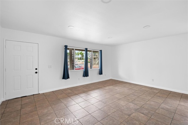 Detail Gallery Image 8 of 22 For 655 Walnut, Lake Elsinore,  CA 92530 - 2 Beds | 2 Baths