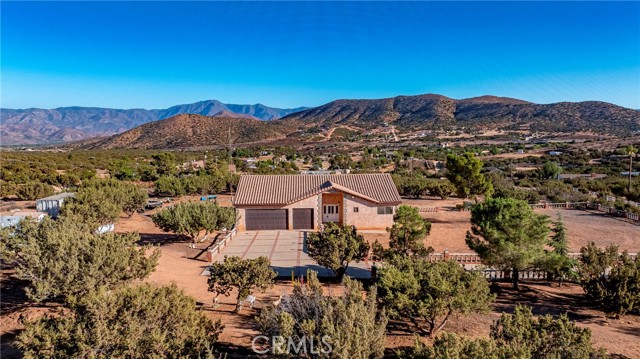 34954 Juniper Valley Road, Acton CA: https://media.crmls.org/medias/ce2c53ea-4358-4160-812a-a09c3bddc54e.jpg