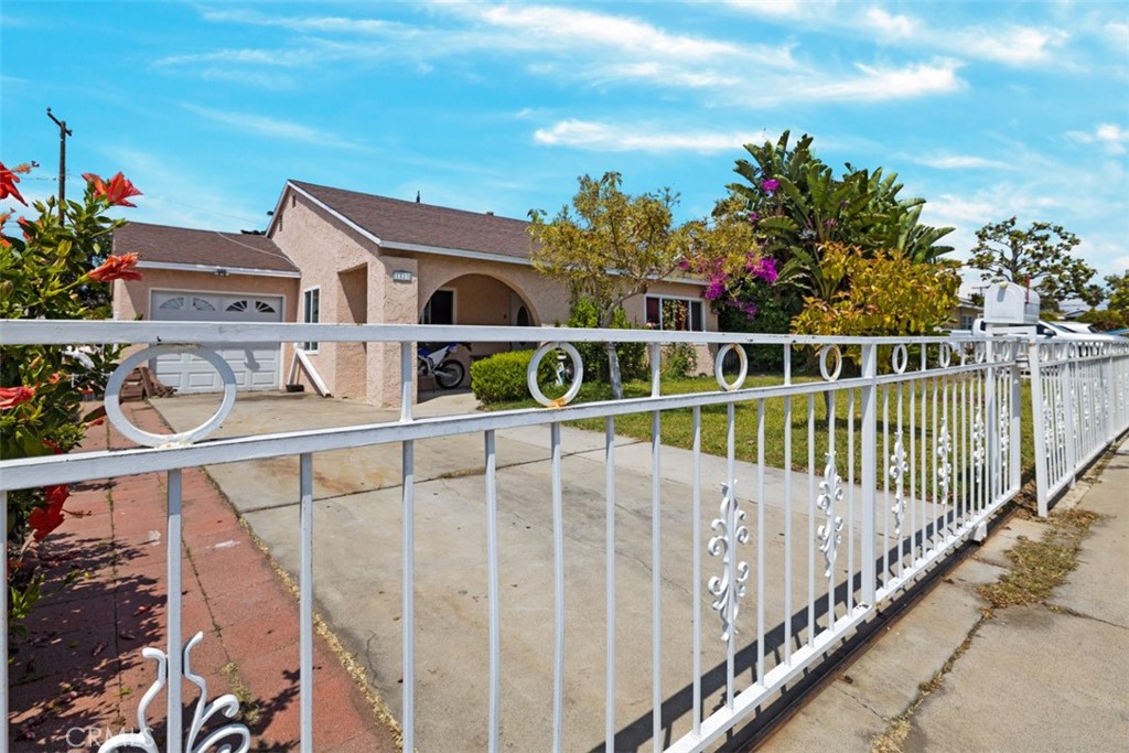 1523 W 12th Street