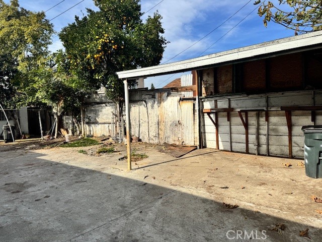 6208 Santa Fe, Huntington Park CA: https://media.crmls.org/medias/ce2f599e-8a6b-475c-b9dc-dbbf152c0d6f.jpg