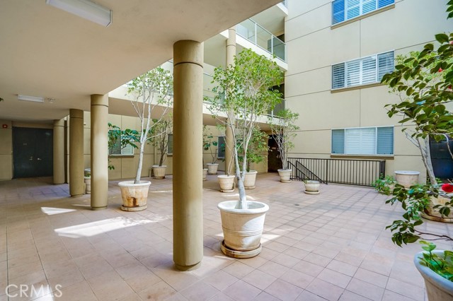 Detail Gallery Image 14 of 24 For 4949 Genesta Ave #407,  Encino,  CA 91316 - 2 Beds | 2 Baths