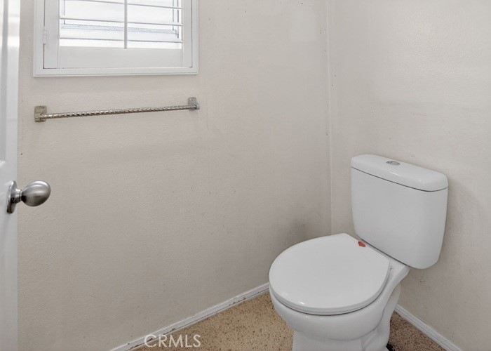 https://media.crmls.org/medias/ce30112e-29f8-4d9d-b3c2-ab609a09035c.jpg?preset=X-Large