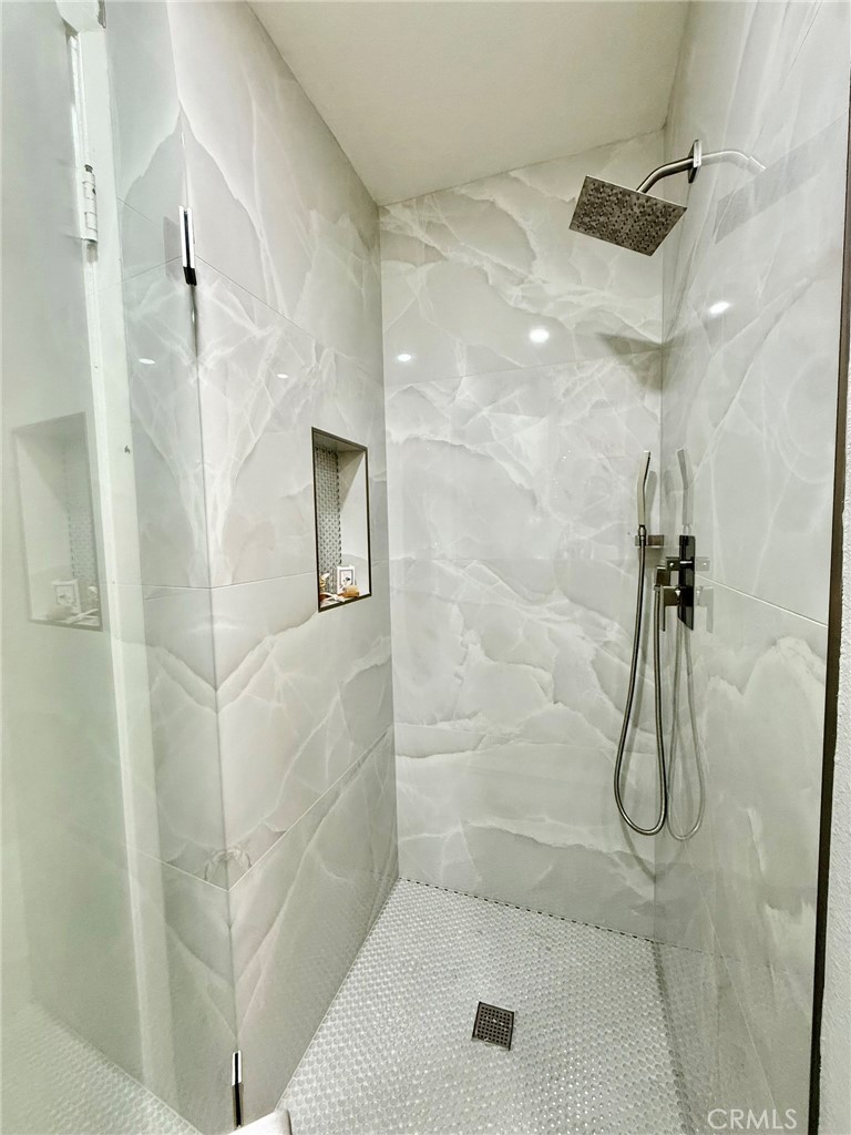 https://media.crmls.org/medias/ce30eeb1-ab15-4882-886c-09671442b371.jpg?preset=X-Large