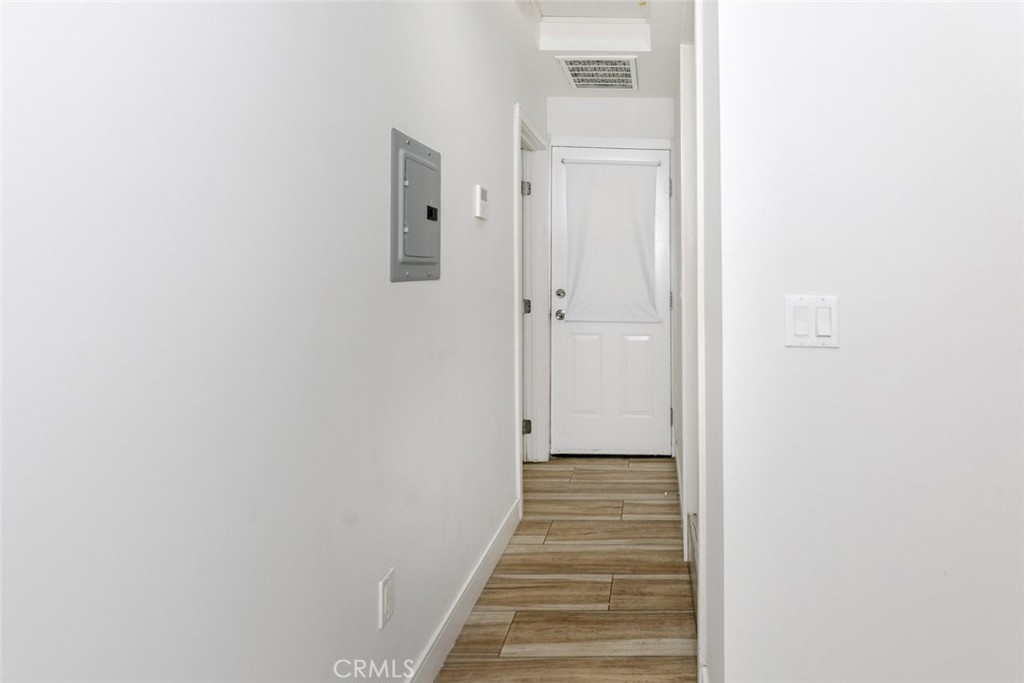 https://media.crmls.org/medias/ce31940a-8ef7-413b-8eba-c8d65670319b.jpg?preset=X-Large