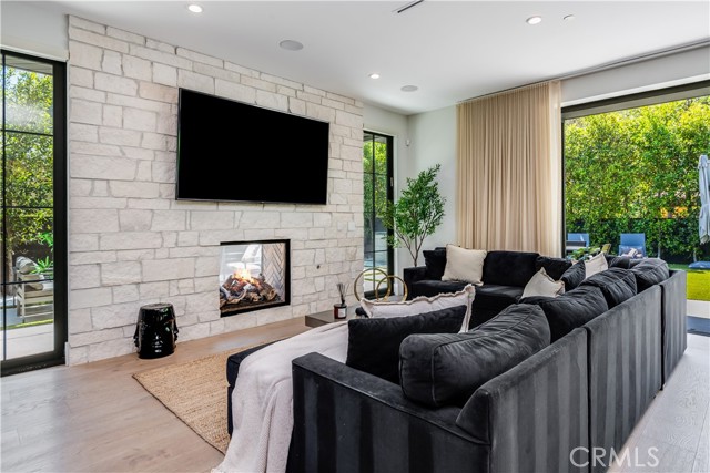 Detail Gallery Image 13 of 48 For 5517 Allott Ave, Sherman Oaks,  CA 91401 - 5 Beds | 6 Baths