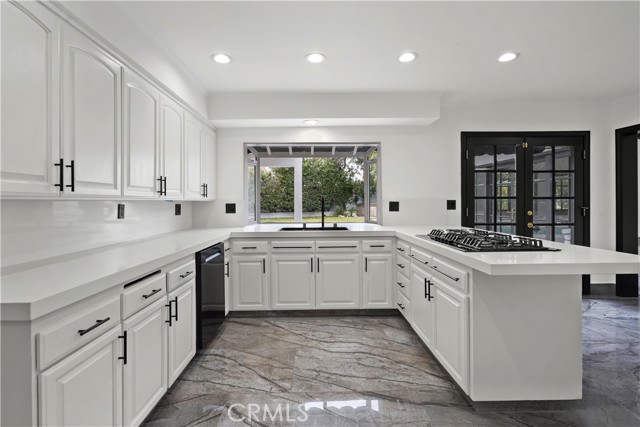 Detail Gallery Image 15 of 49 For 9853 Wish Ave, Northridge,  CA 91325 - 5 Beds | 2/1 Baths