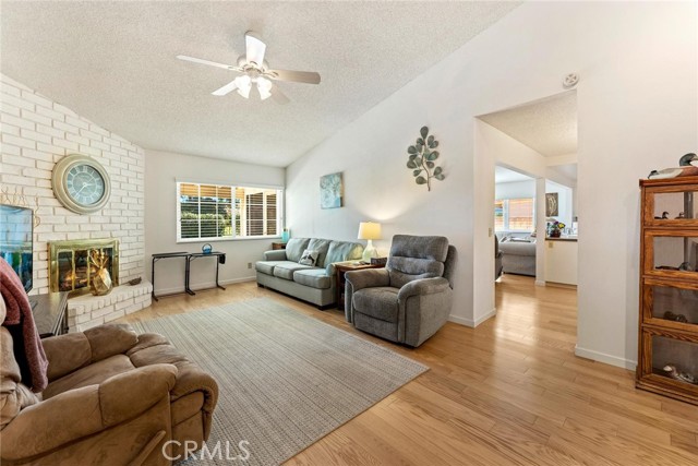 Detail Gallery Image 15 of 39 For 2059 Silver Oaks Way, Hemet,  CA 92545 - 2 Beds | 2 Baths