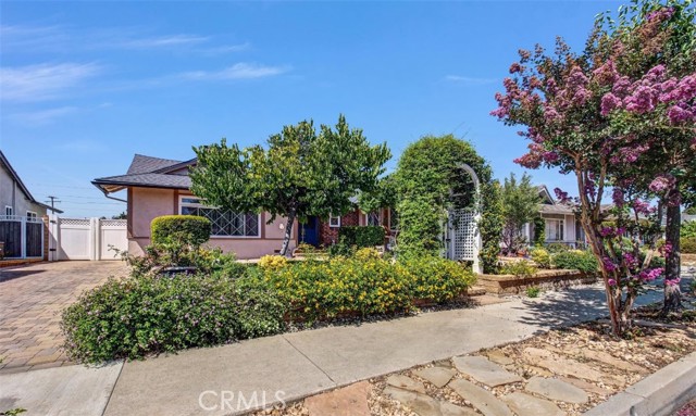 1461 E Grovecenter Street, Covina CA: https://media.crmls.org/medias/ce324023-4139-4815-a60e-a449264f943a.jpg